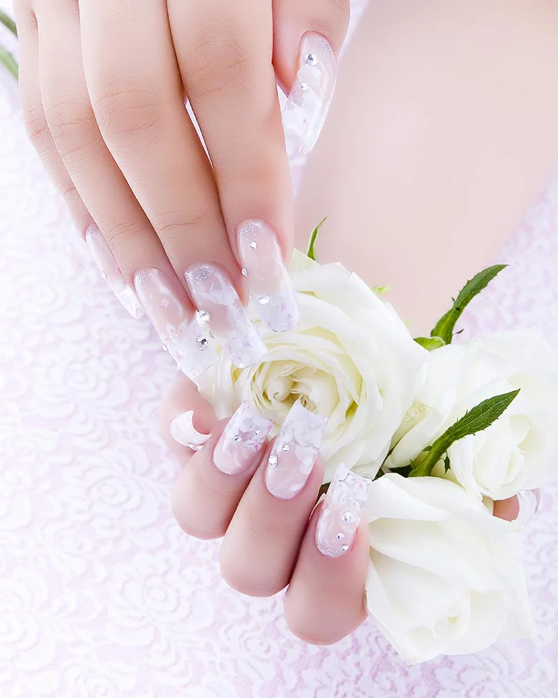 White floral manicure